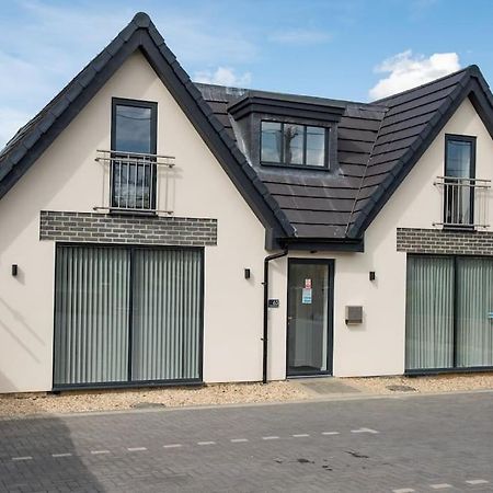 Orchid Lodge - Two Bed Generous Flat - Parking, Netflix, Wifi - Close To Blenheim Palace & Oxford - F4 基德灵顿 外观 照片