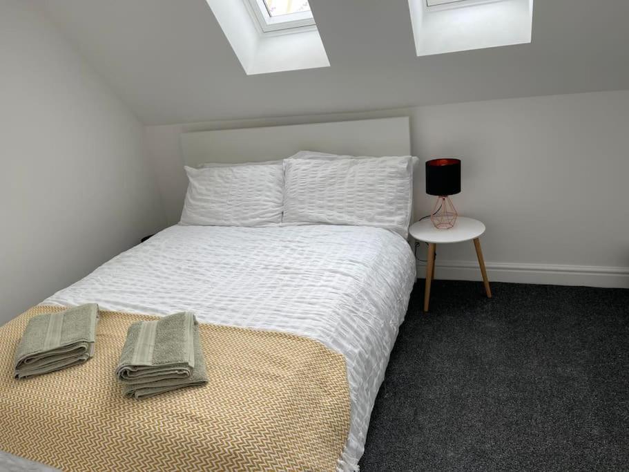 Orchid Lodge - Two Bed Generous Flat - Parking, Netflix, Wifi - Close To Blenheim Palace & Oxford - F4 基德灵顿 外观 照片