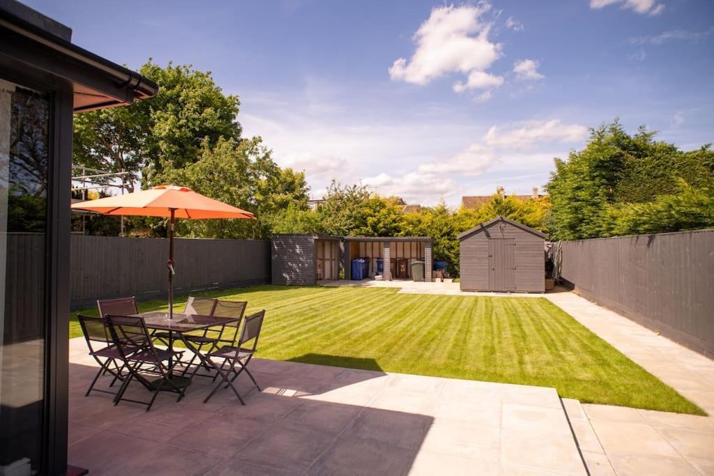 Orchid Lodge - Two Bed Generous Flat - Parking, Netflix, Wifi - Close To Blenheim Palace & Oxford - F4 基德灵顿 外观 照片