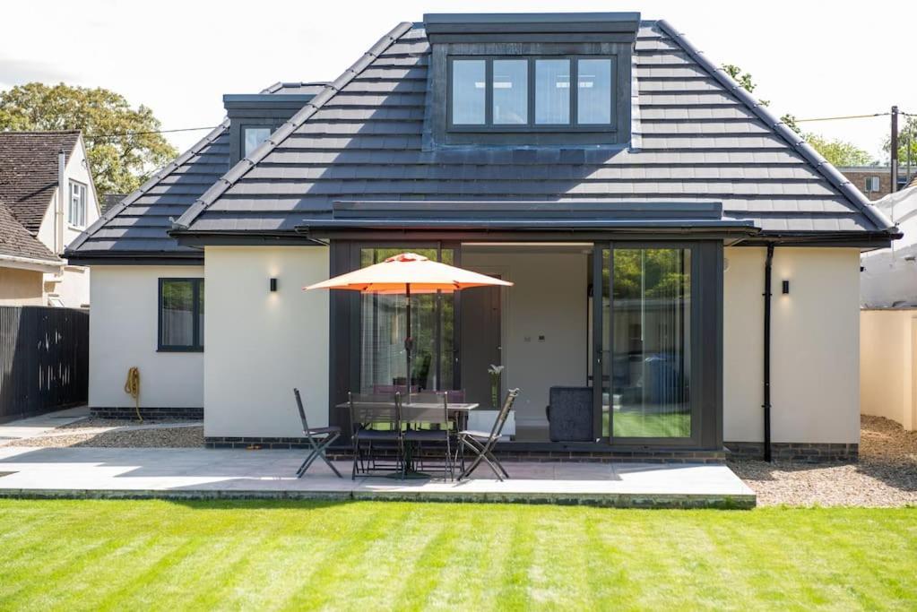 Orchid Lodge - Two Bed Generous Flat - Parking, Netflix, Wifi - Close To Blenheim Palace & Oxford - F4 基德灵顿 外观 照片