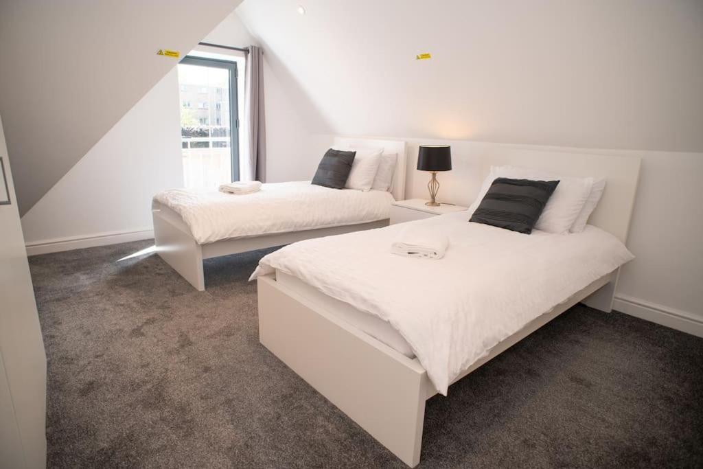 Orchid Lodge - Two Bed Generous Flat - Parking, Netflix, Wifi - Close To Blenheim Palace & Oxford - F4 基德灵顿 外观 照片