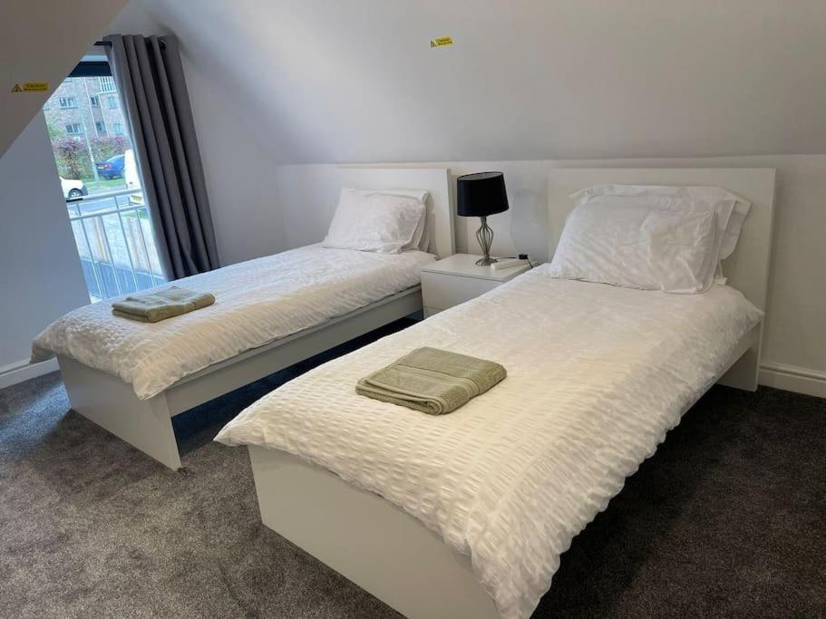 Orchid Lodge - Two Bed Generous Flat - Parking, Netflix, Wifi - Close To Blenheim Palace & Oxford - F4 基德灵顿 外观 照片